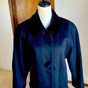 Vintage Bkack  Ladies winter coat.